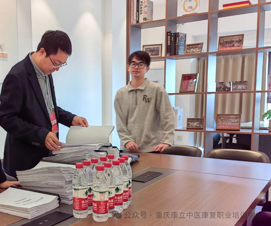市人力社保局副局长苏静一行来校调研